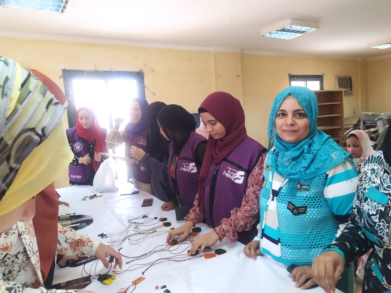 نادي التطوع و الفتاة بالهدايا يختتم الورشة الحرفيه على أعمال 