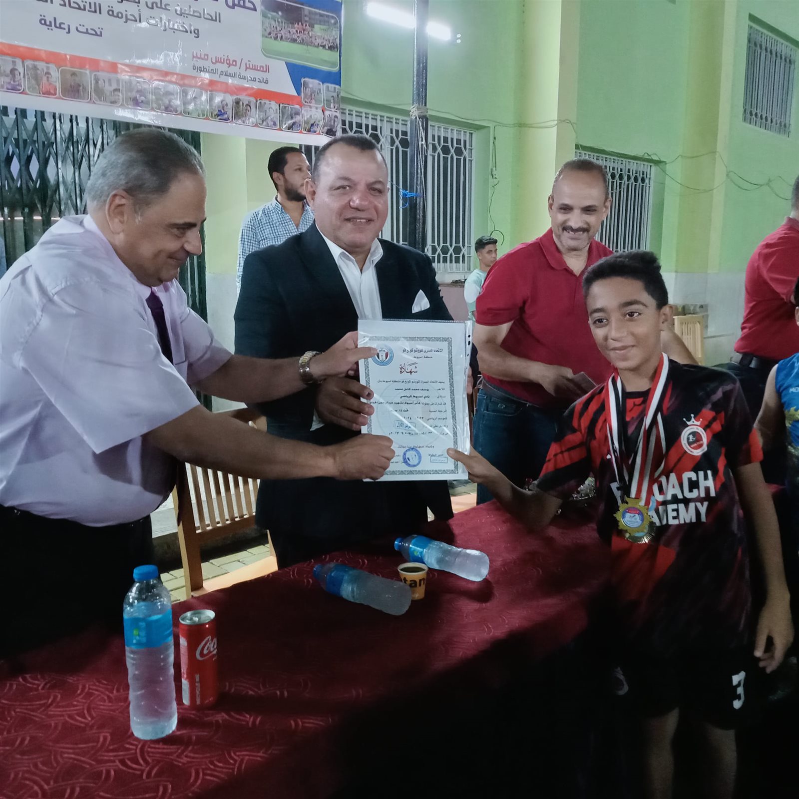 وكيل وزارة الشباب باسيوط يكرم لاعبي الكونغ فو بمدرسة السلام المتطورة