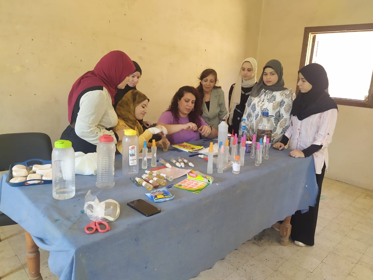 ساحل سليم ينظم ورشة عمل صناعة المنظفات والعطور ضمن مبادرة صيف شبابنا 