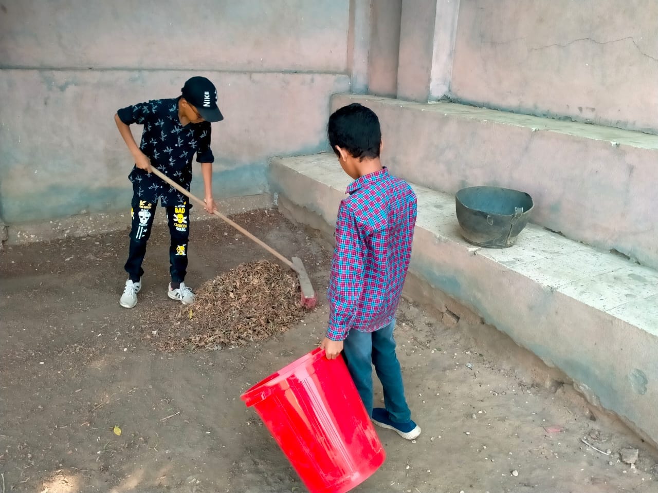 مركز شباب بنى زيد يتجمل ويتزين بيد طلائع اسيوط