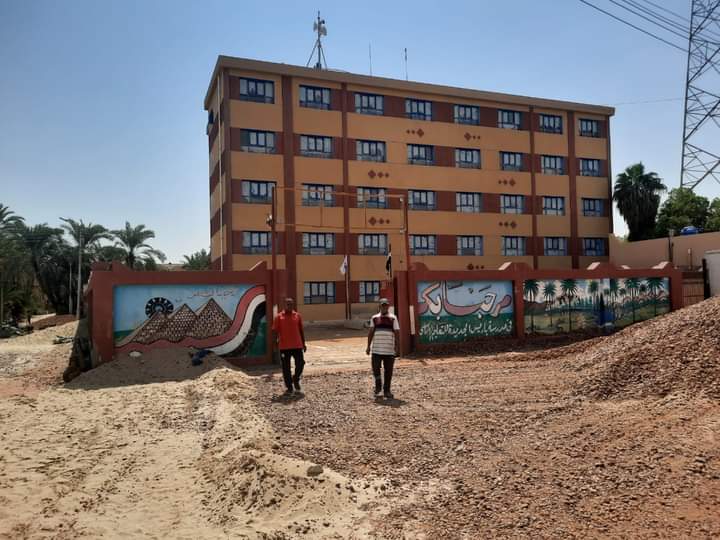 وكيل التعليم بالوادي الجديد يوجه برفع المخلفات والإلتزام بمواصفات هيئة الأبنية التعليمة