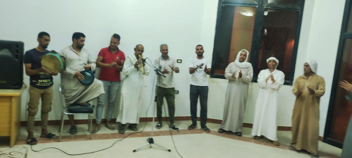 عرض فنون شعبية لفرقة التلقائين للفن الشعبي في مكتبة الطفل والشباب بالفرافرة