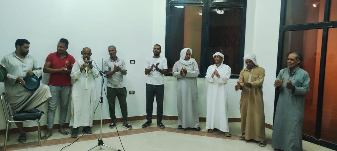 عرض فنون شعبية لفرقة التلقائين للفن الشعبي في مكتبة الطفل والشباب بالفرافرة
