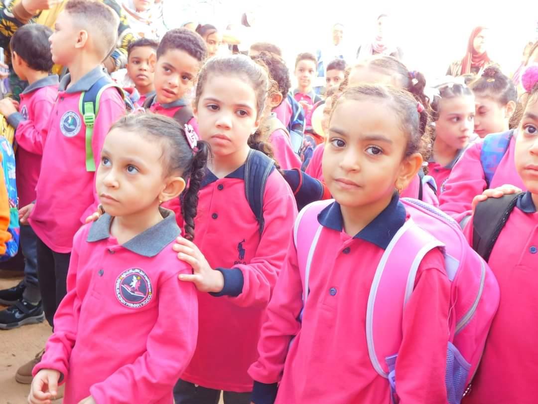 اول يوم دراسة .. عروض فنية في استقبال طلاب اسيوط 