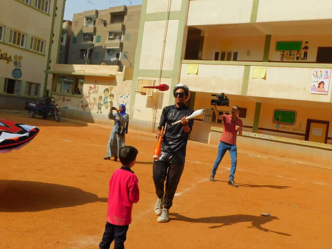 اول يوم دراسة .. عروض فنية في استقبال طلاب اسيوط 