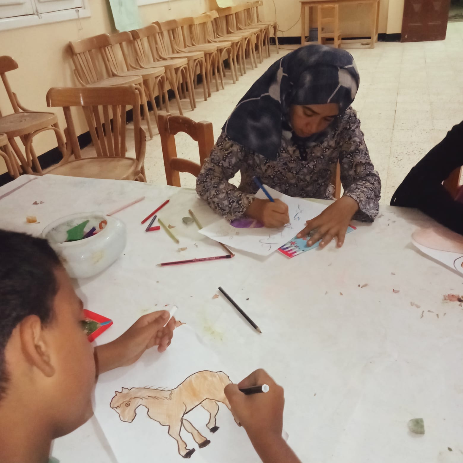 مكتبة شرق بولاق الثقافية بالخارجة تنظم مرسم للاحتفال بالمولد النبوي الشريف