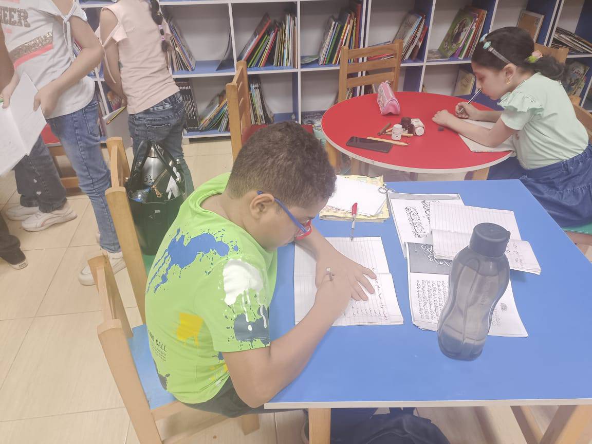 ورشة اليوم الواحد لتعليم الخط العربي للاطفال تنظمها مكتبة مصر العامة باسيوط