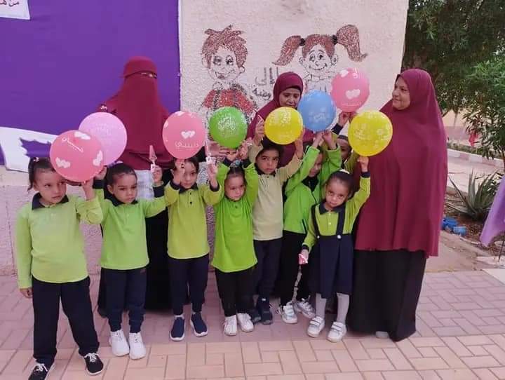 طلاب الوادي الجديد يستقبلون العام الدراسي الجديد بالسعادة والفرح