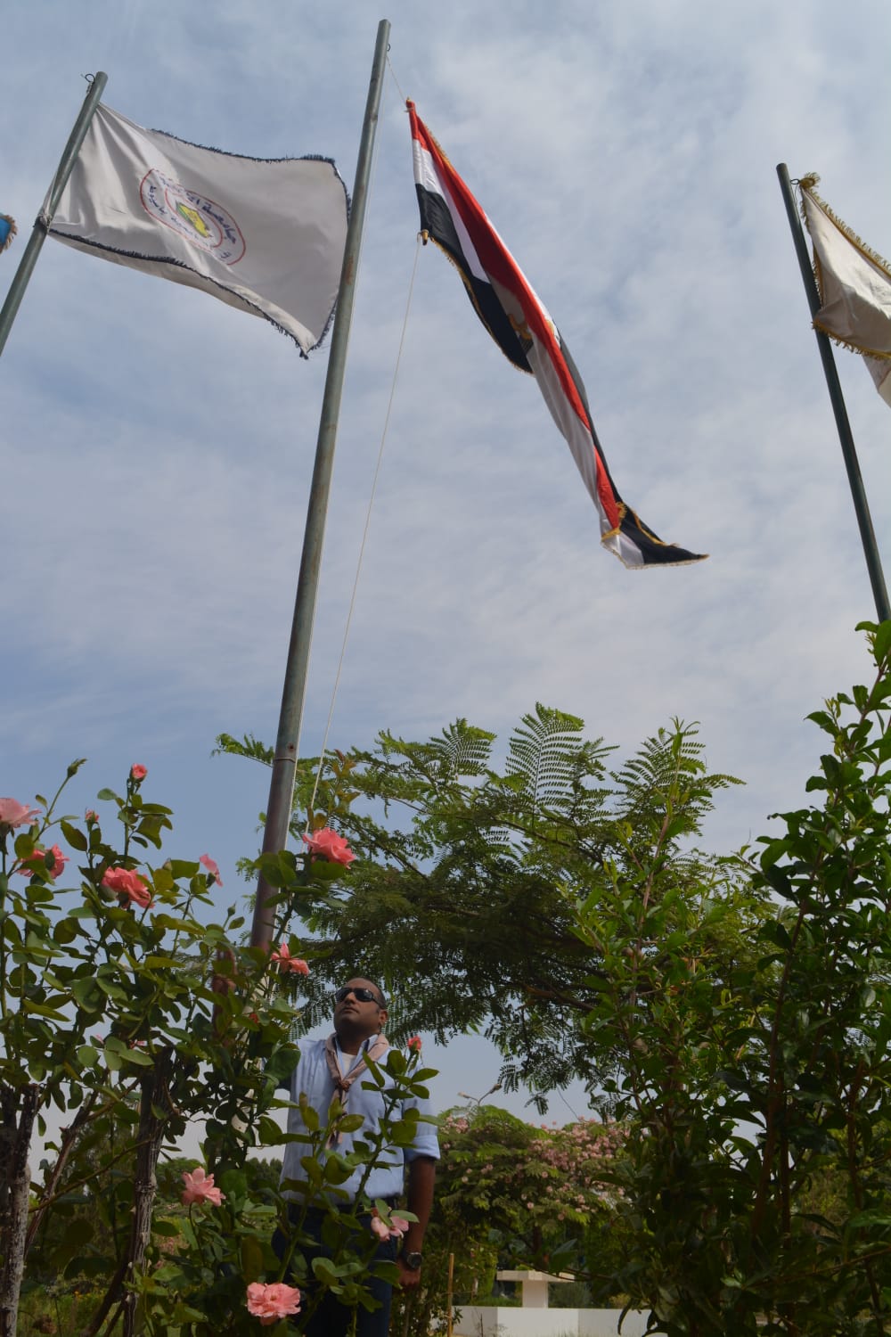 نائب رئيس جامعة الأزهر باسيوط يشارك الطلاب احتفالاتهم ببدء العام الجامعي الجديد