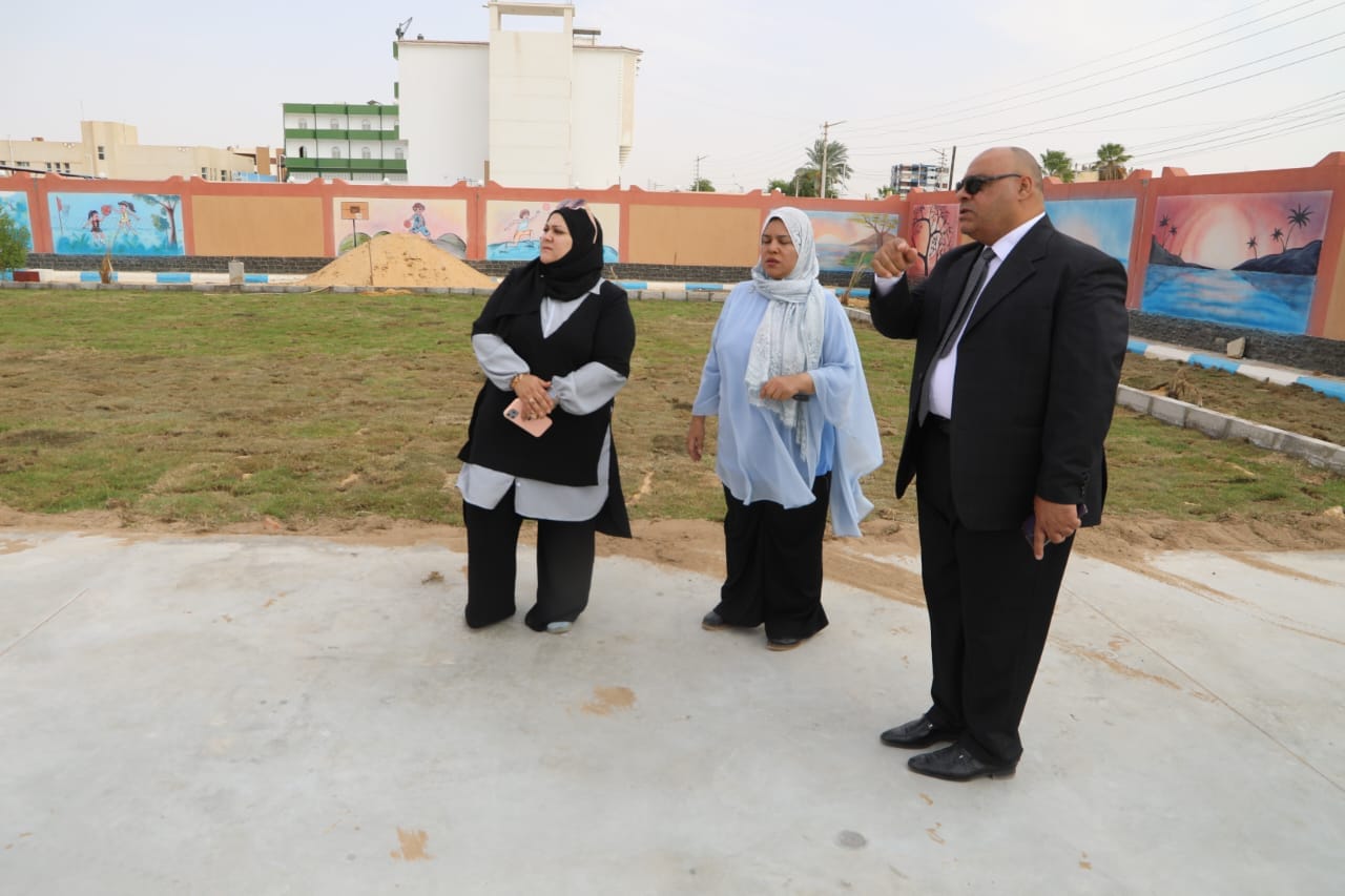 وكيل التعليم بالوادي الجديد يتفقد العمل بالمدرسة الرسمية  الدولية فى الخارجة 