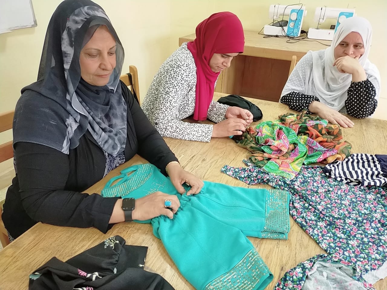 إعادة تدوير القماش في قصر ثقافة جمال عبدالناصر ببني مر