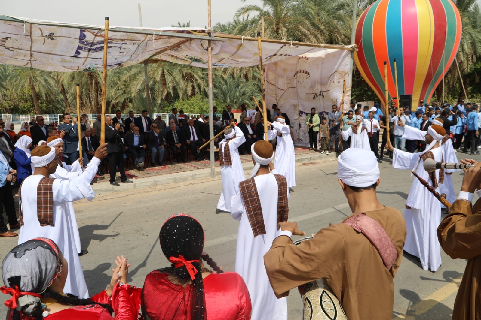 فرقة المنيا للفنون الشعبية تتألق قي احتفالات أكتوبر والعيد الوطني للوادي الجديد
