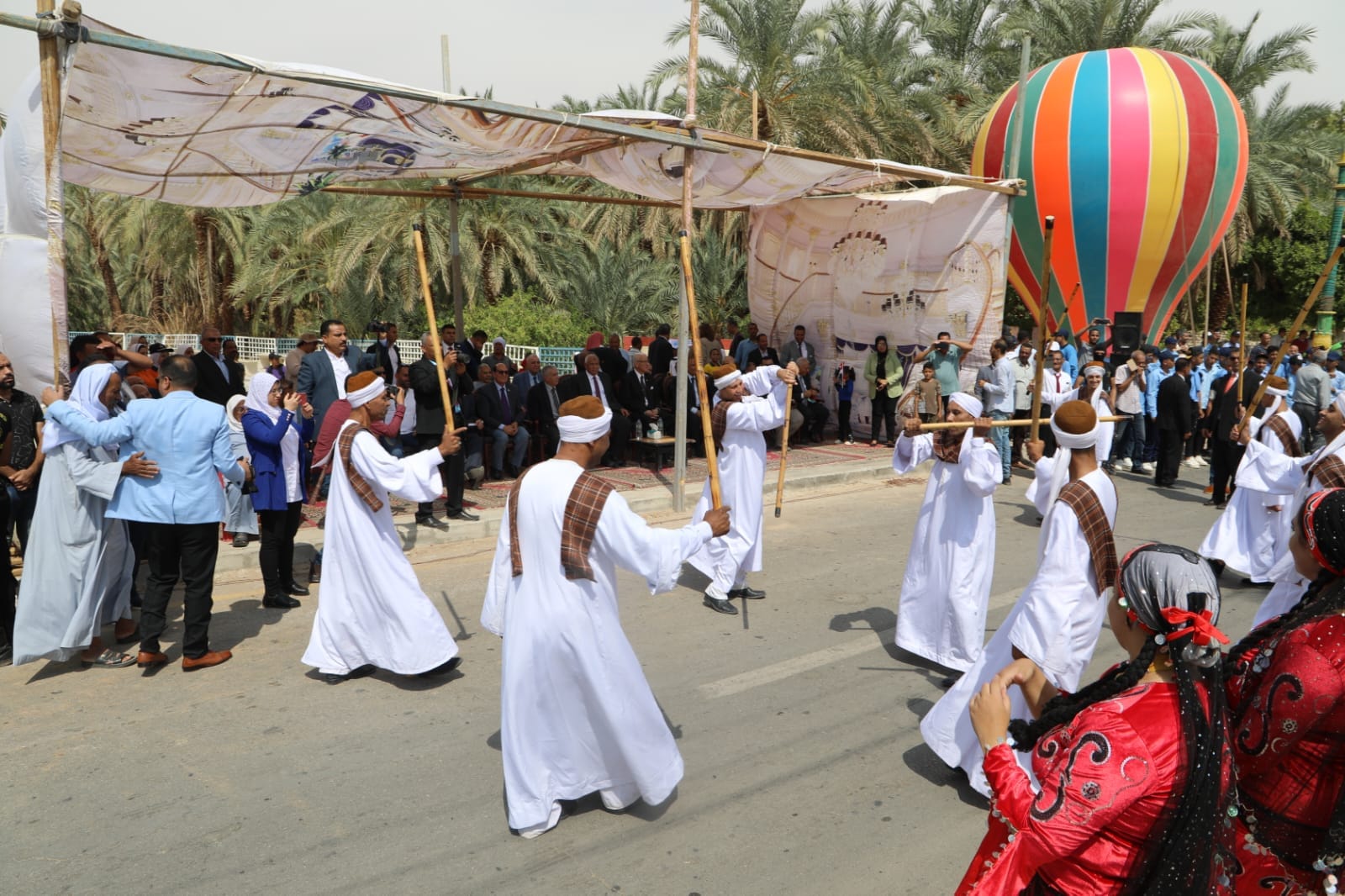 فرقة المنيا للفنون الشعبية تتألق قي احتفالات أكتوبر والعيد الوطني للوادي الجديد