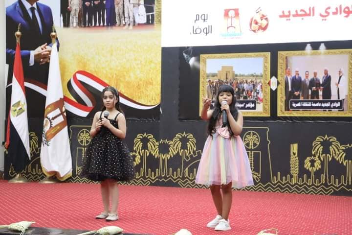 طلاب الوادي الجديد يشاركون احتفالات العيد القومي بأوبريت 