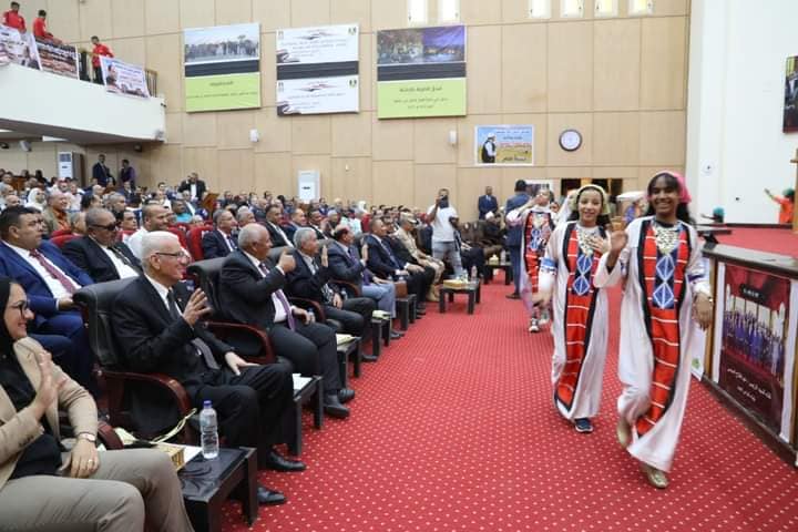 طلاب الوادي الجديد يشاركون احتفالات العيد القومي بأوبريت 