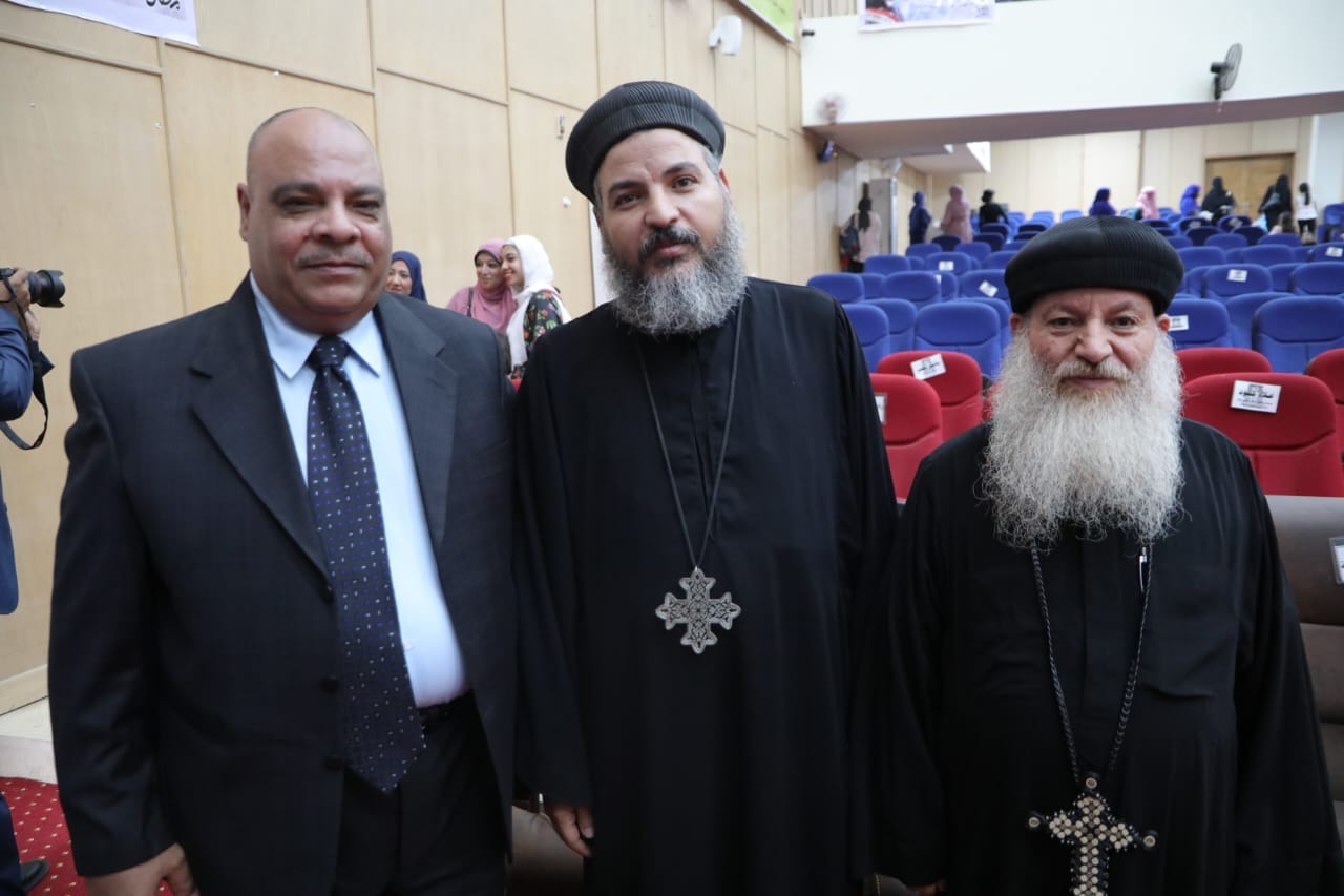 طلاب الوادي الجديد يشاركون احتفالات العيد القومي بأوبريت 