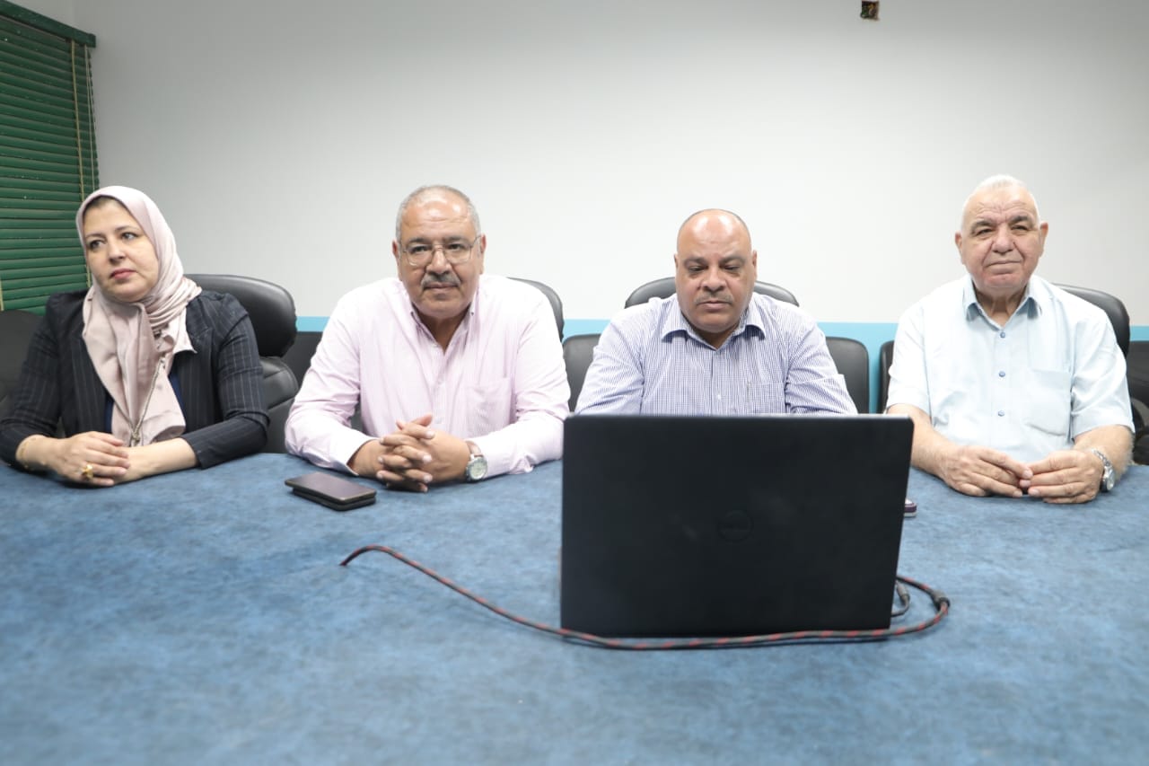 وكيل التعليم بالوادي الجديد يناقش الايجابيات والسلبيات ووضع الحلول المناسبة 