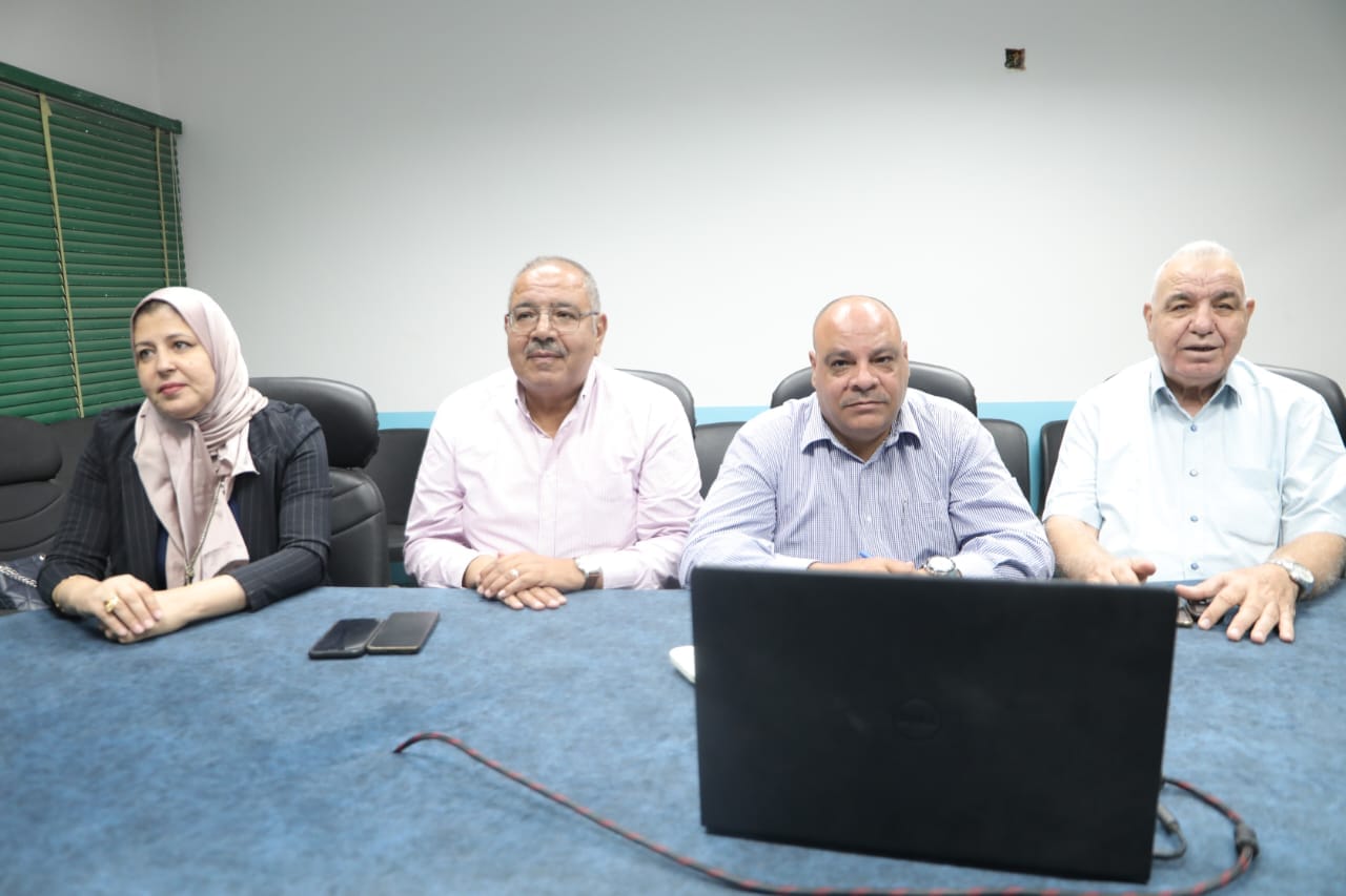 وكيل التعليم بالوادي الجديد يناقش الايجابيات والسلبيات ووضع الحلول المناسبة 