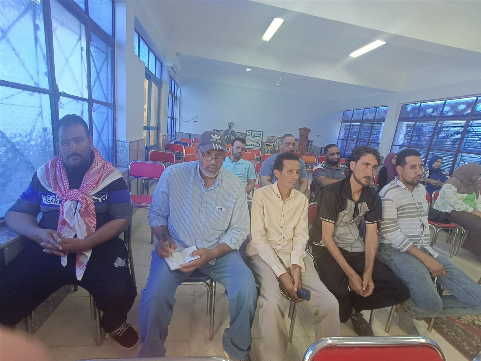 دورة تنشيطية لمشرفي الشعب البرلمانية بمركز شباب الخارجة