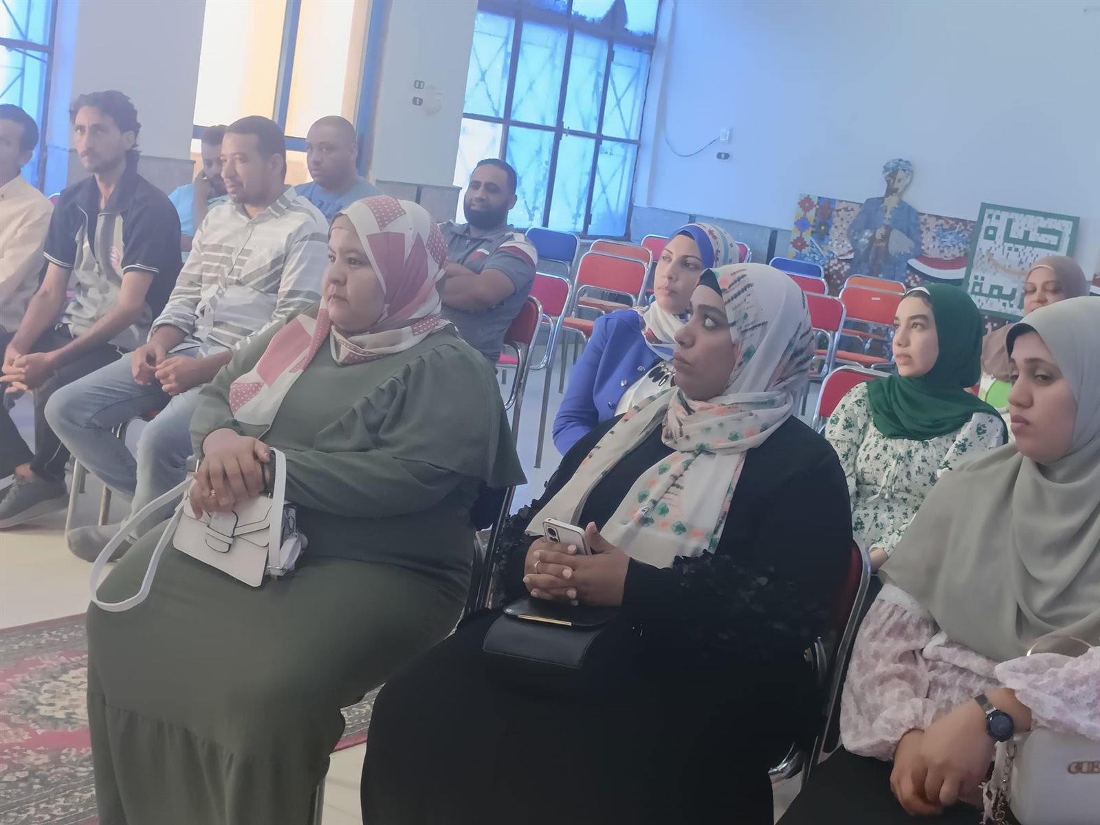 دورة تنشيطية لمشرفي الشعب البرلمانية بمركز شباب الخارجة