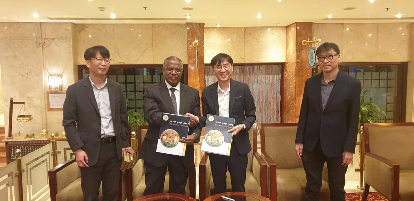 جامعة الوادي الجديد توقع مذكرة تعاون مع جامعة “تشونام الوطنية” بكوريا الجنوبية