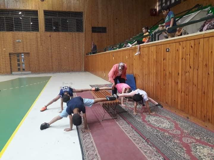 أبطال المشروع القومي للموهبة الحركيه يواصلون تدريباتهم بداخل الصالة المغطاة بجامعة أسيوط