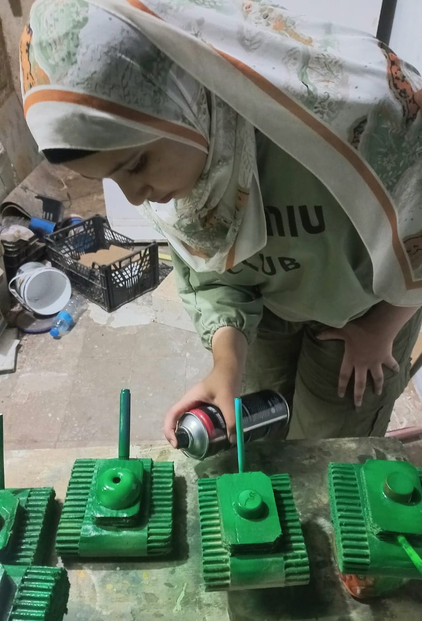 قصر ثقافة الطفل بالخارجة ينظم ورشة فنون تشكيلية لعمل تصميمات باستخدام الخشب