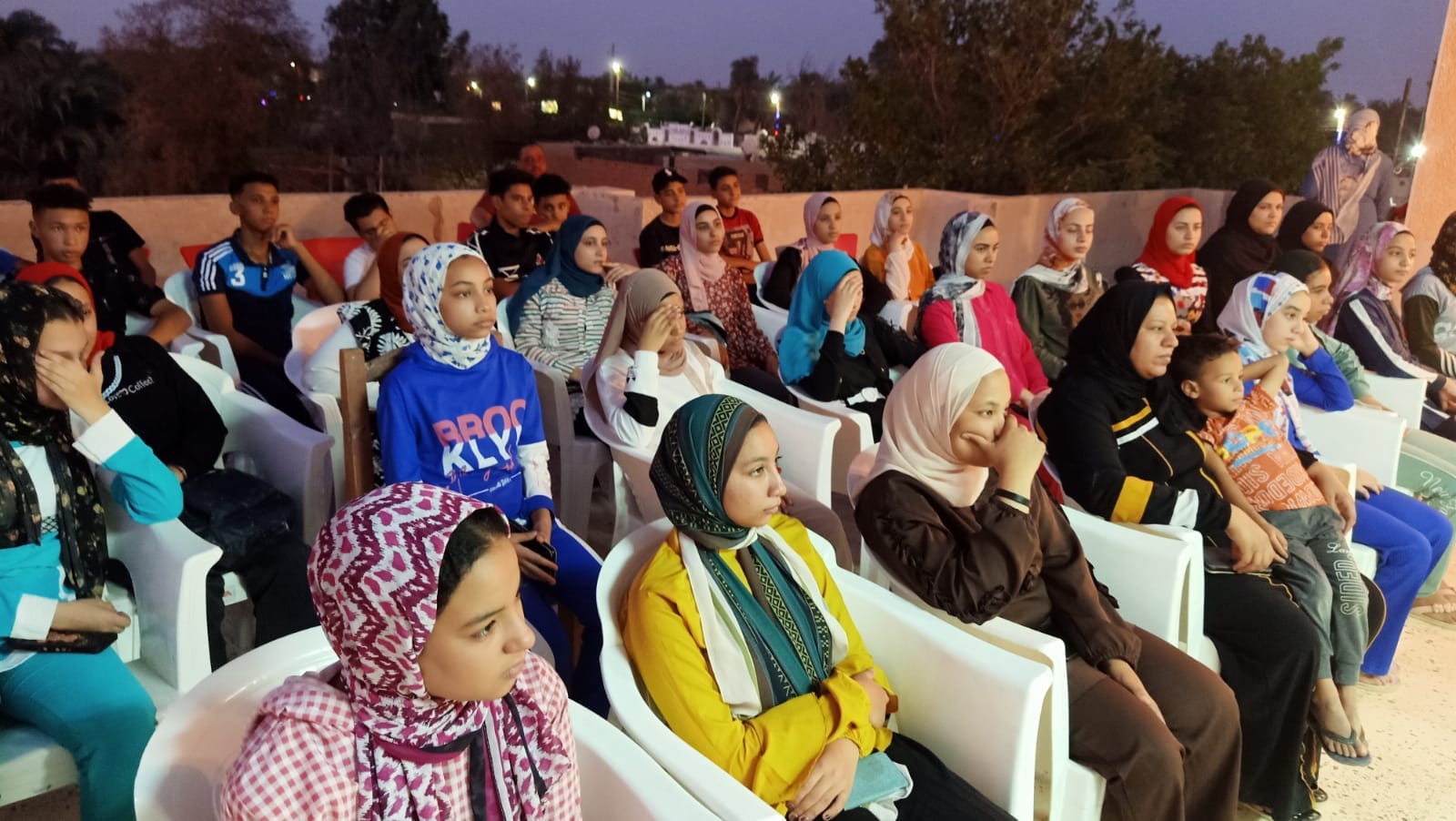  إدارة البرلمان والتعليم المدني بـ