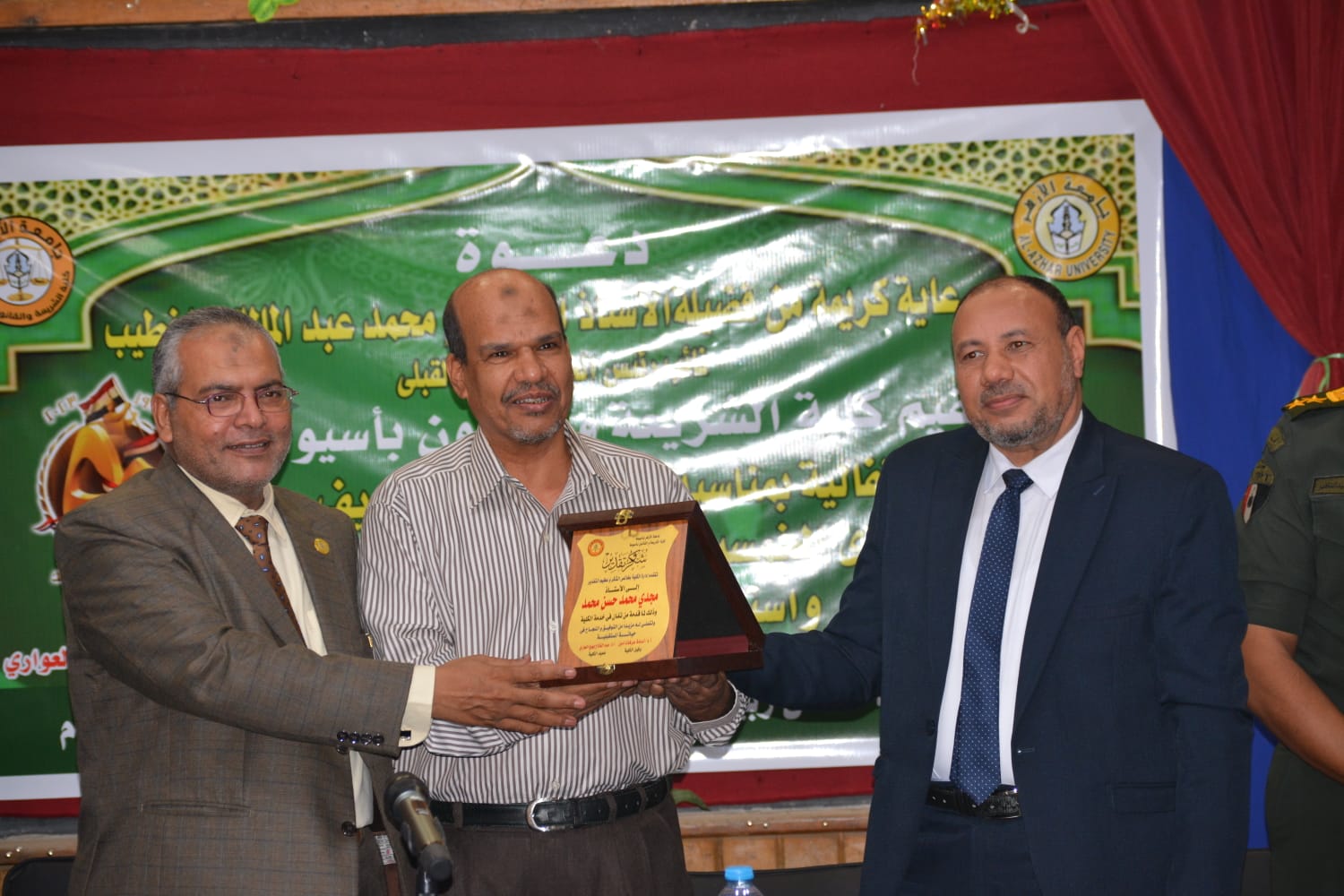 نائب رئيس جامعة الأزهر للوجه القبلي يشهد احتفالية كلية الشريعة بالمولد النبوي