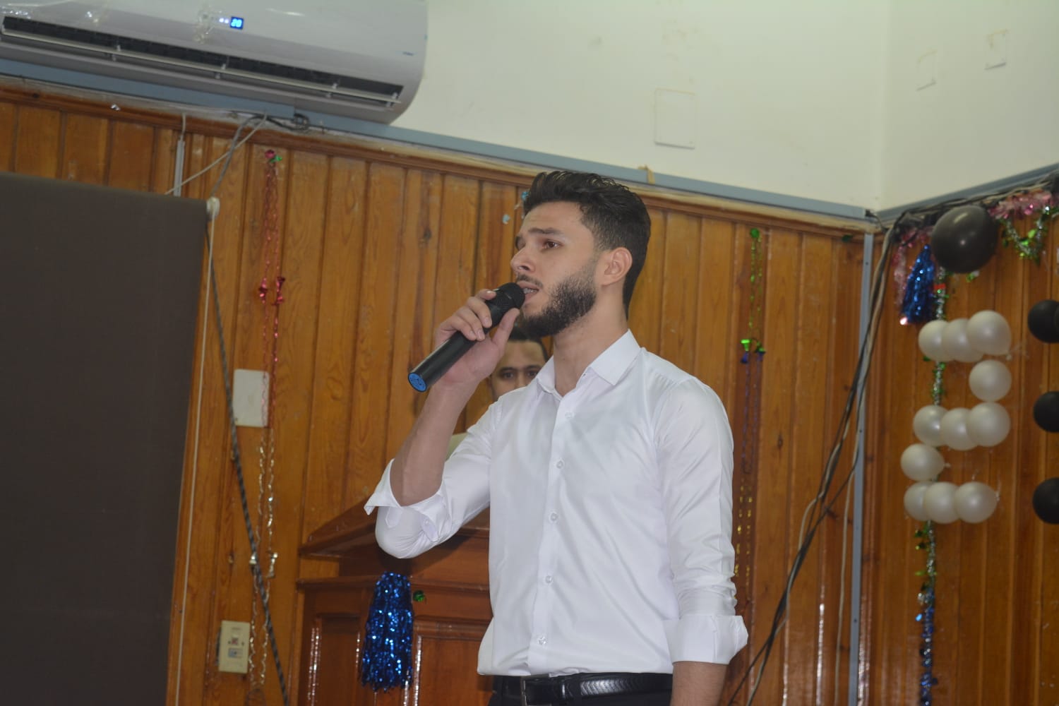 نائب رئيس جامعة الأزهر باسيوط يشهد حفل استقبال الطلاب الجدد لطب الأسنان