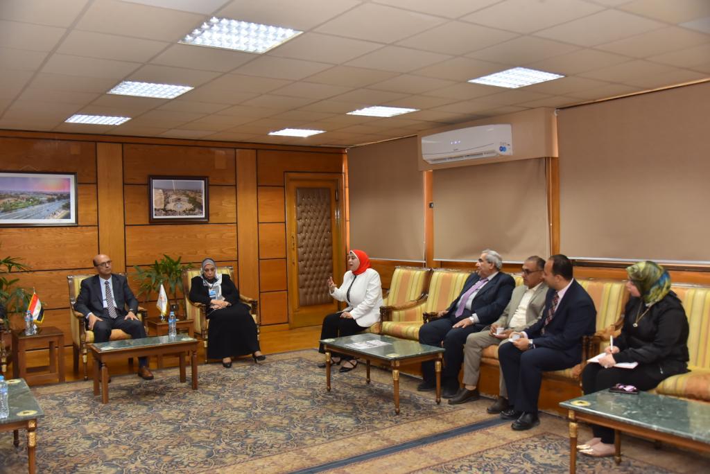 رئيس جامعة أسيوط يستقبل وفد الهيئة الألمانية للاعتماد الدولي لبرامج كلية التمريض