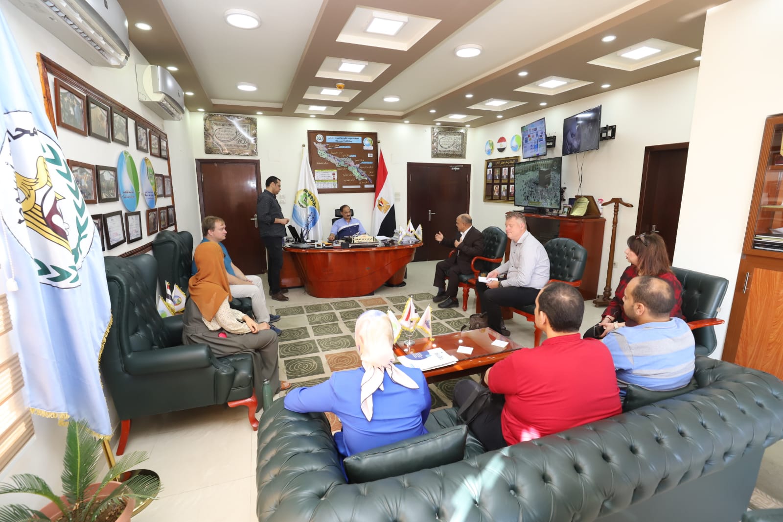 مياه أسيوط تسقبل وفد البلديات الهولندي لمناقشة التعاون للقطاع المالي والأصول الفنية