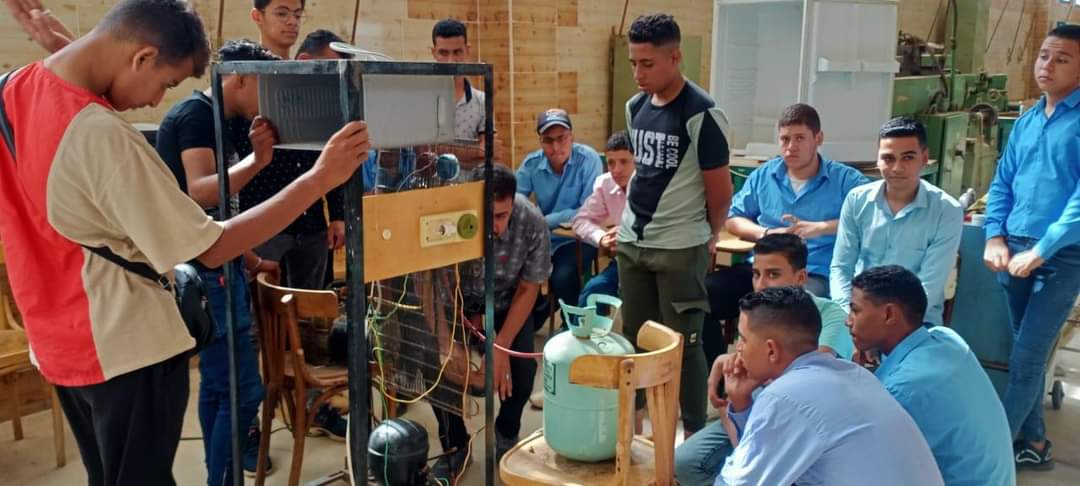 العمل بالوادى الجديد تتدرب الشباب في ثلاث مهن