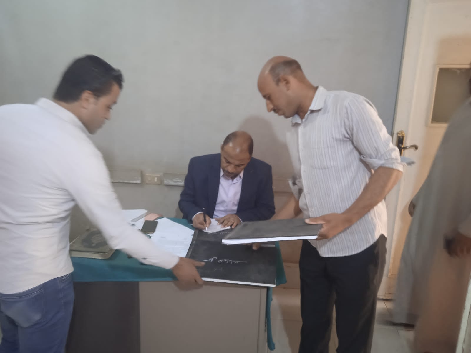  وكيل وزارة الشباب والرياضة بأسيوط يتابع الأعمال بمركز شباب بني قرة