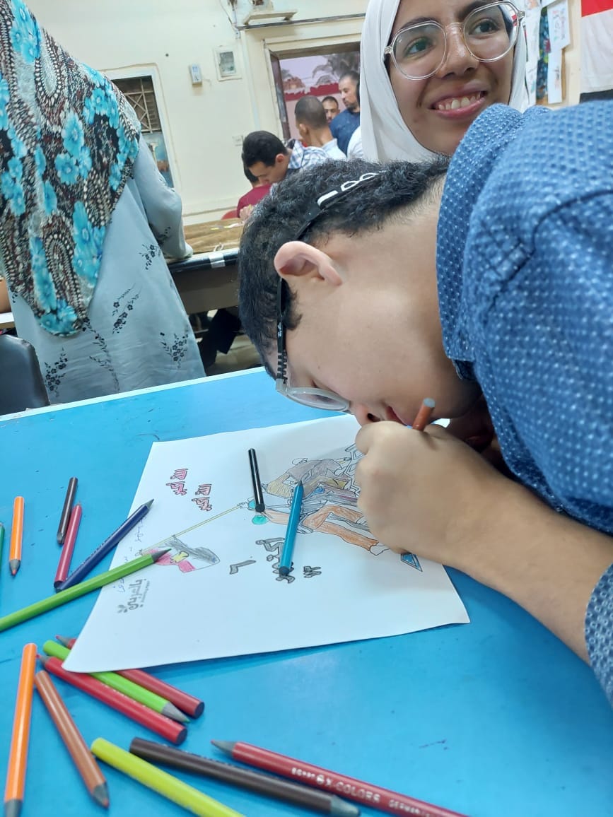 ذوي الهمم.. يبدعون في الرسم عن نصر اكتوبر العظيم بمراكز شباب اسيوط