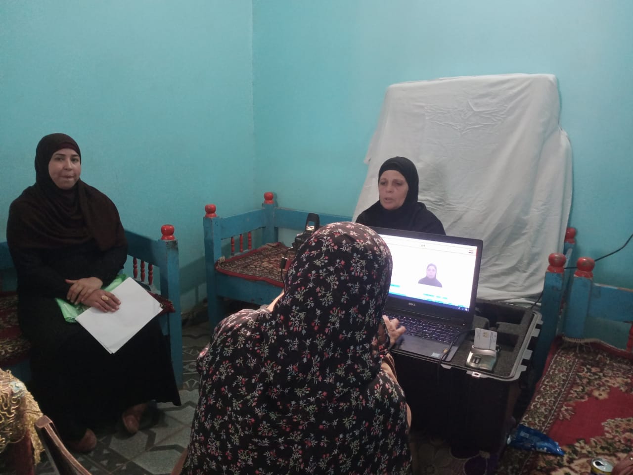 القومي للمرأة بأسيوط يستخرج 80 بطاقة رقم قومي للسيدات المعيلات بقرية باقور