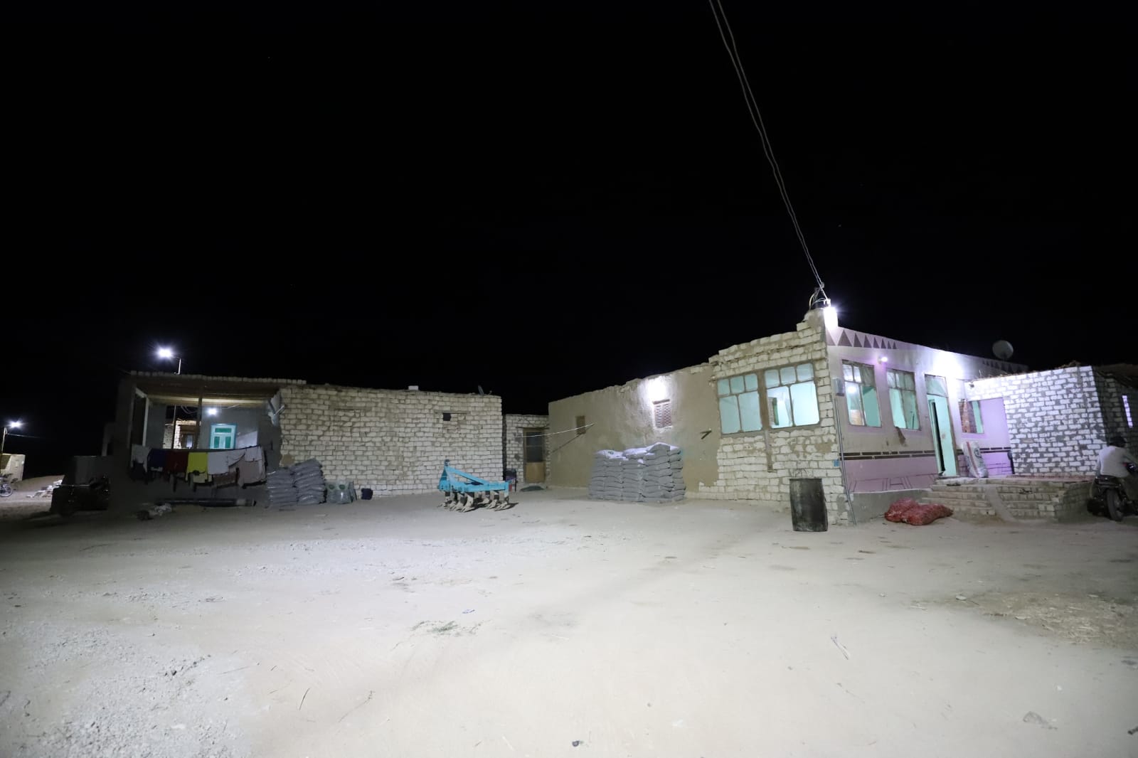 إحلال وتجديد ورفع كفاءة خزانات الصرف الصحي بقرى مركز الفرافرة