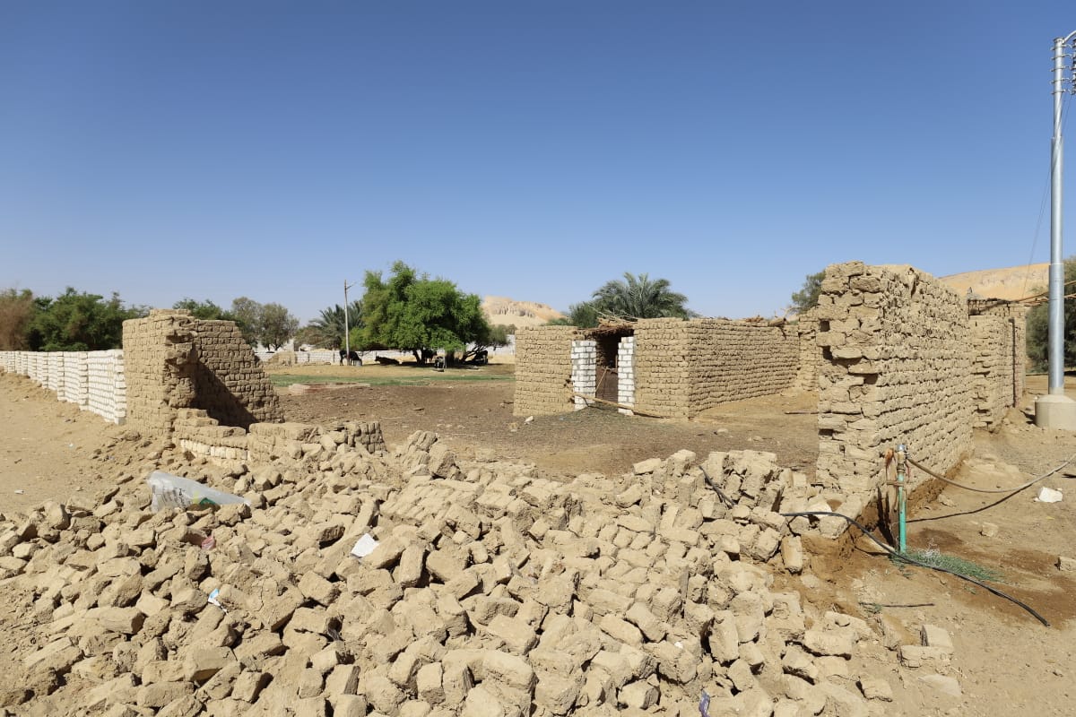 إحلال وتجديد ورفع كفاءة خزانات الصرف الصحي بقرى مركز الفرافرة