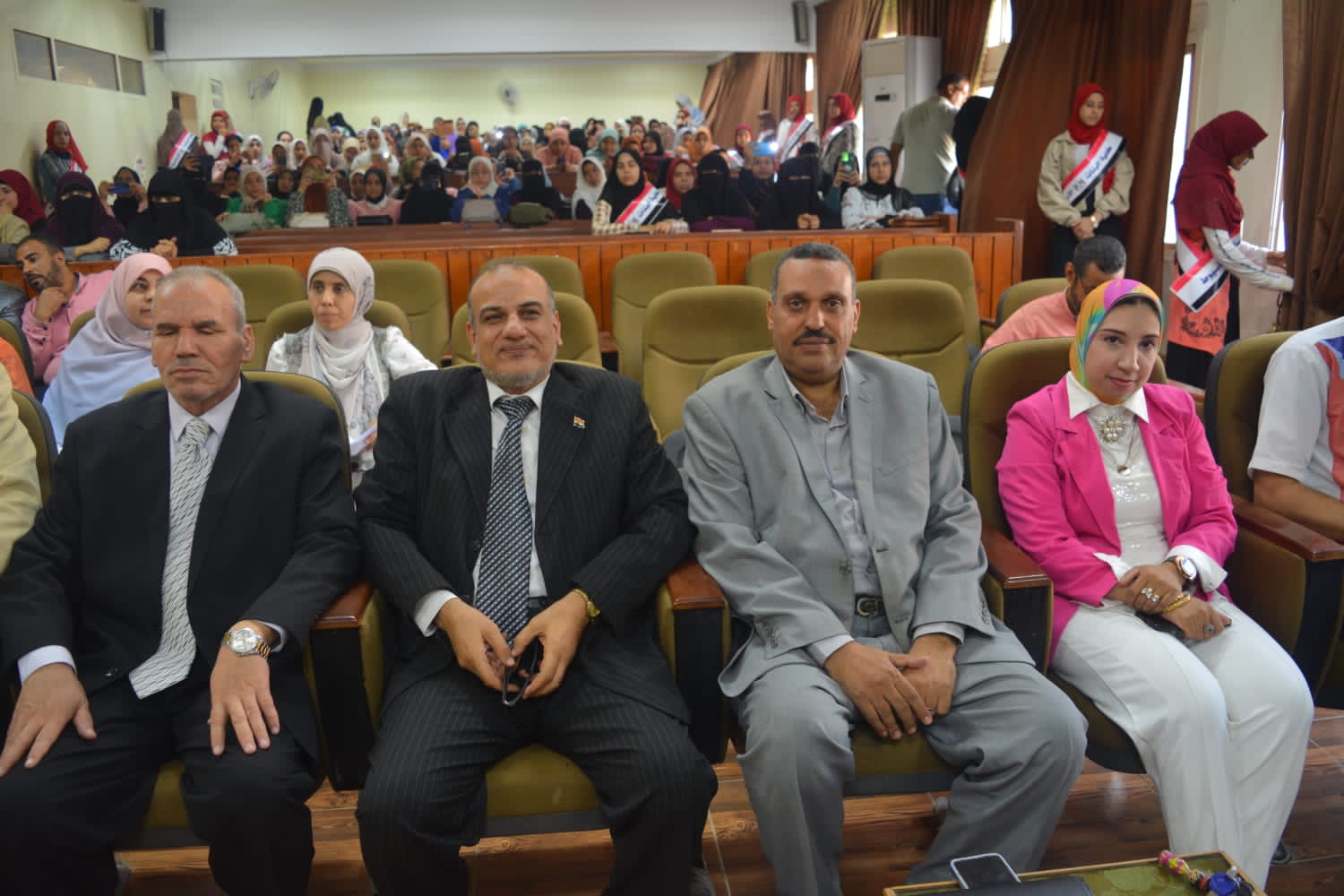 نائب رئيس جامعة الأزهر للوجه القبلي يشهد ندوة توعوية بعنوان 