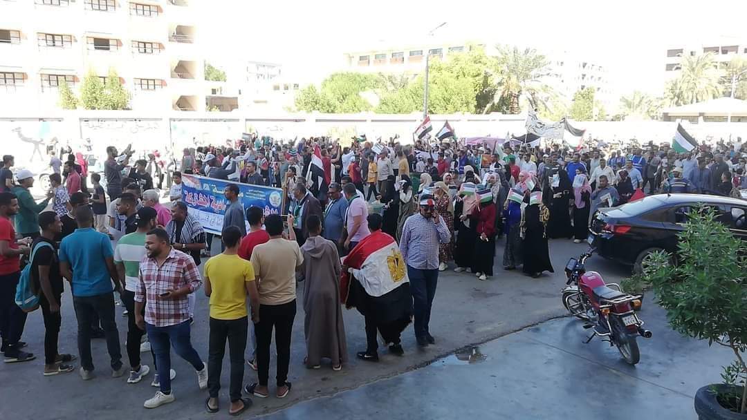الوادي الجديد تشهد مظاهرات لدعم الشعب الفلسطيني وتأييد قرارات الأمن القومي المصري
