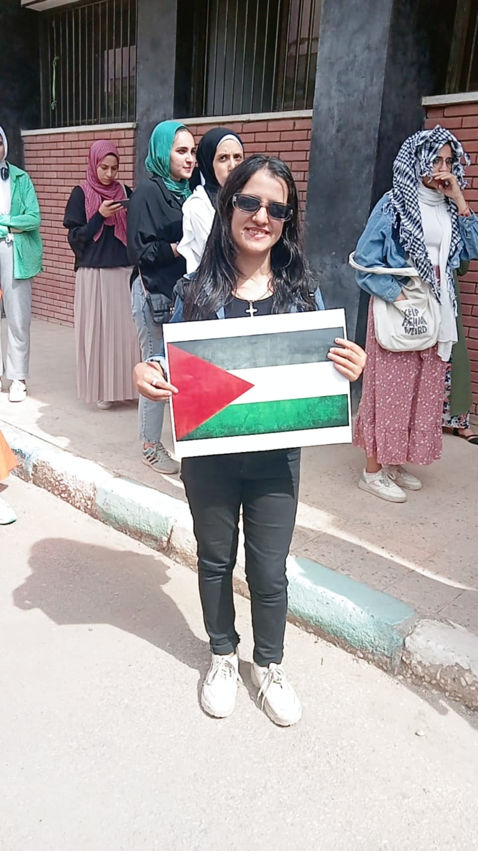 مظاهرات حاشدة بجامعة اسيوط والطلاب ينتفضون ضد الاحتلال الاسرائيلي ودعما للقضية الفلسطينية