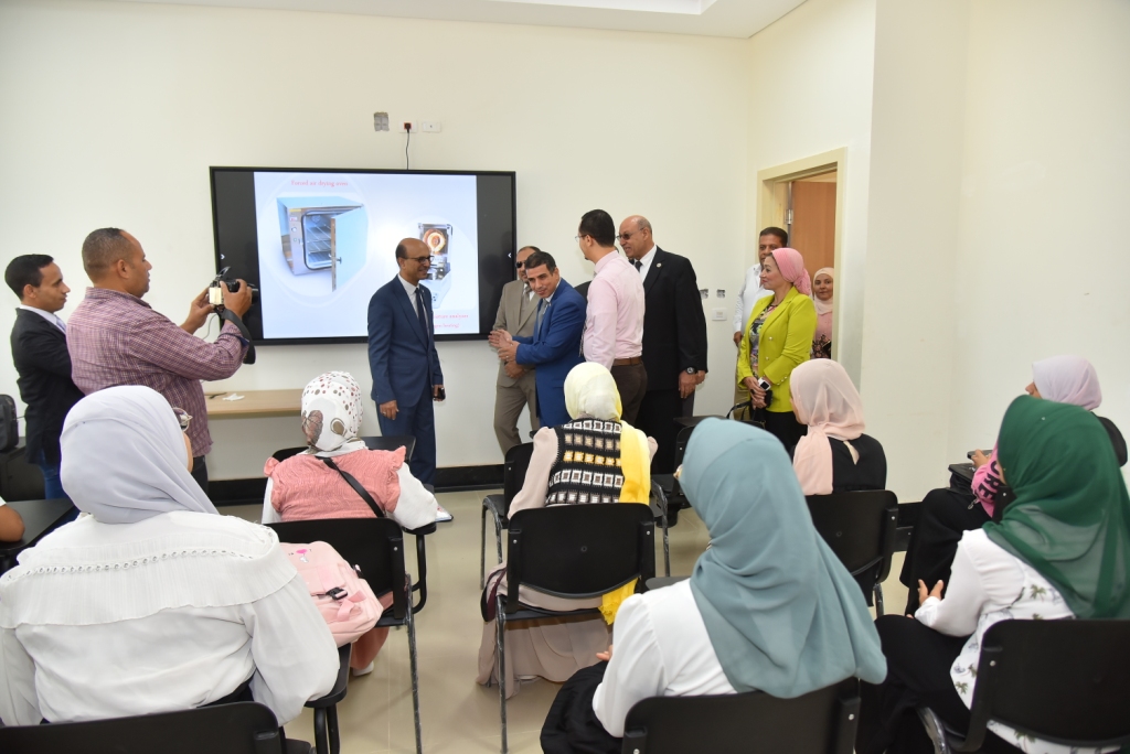 رئيس جامعة أسيوط يتفقد جامعة أسيوط الجديدة التكنولوجية
