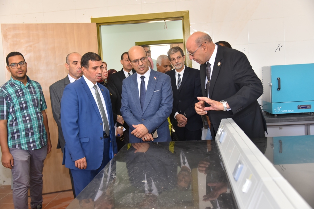 رئيس جامعة أسيوط يتفقد جامعة أسيوط الجديدة التكنولوجية