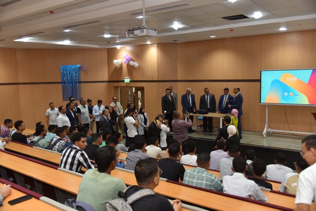 رئيس جامعة أسيوط يتفقد جامعة أسيوط الجديدة التكنولوجية