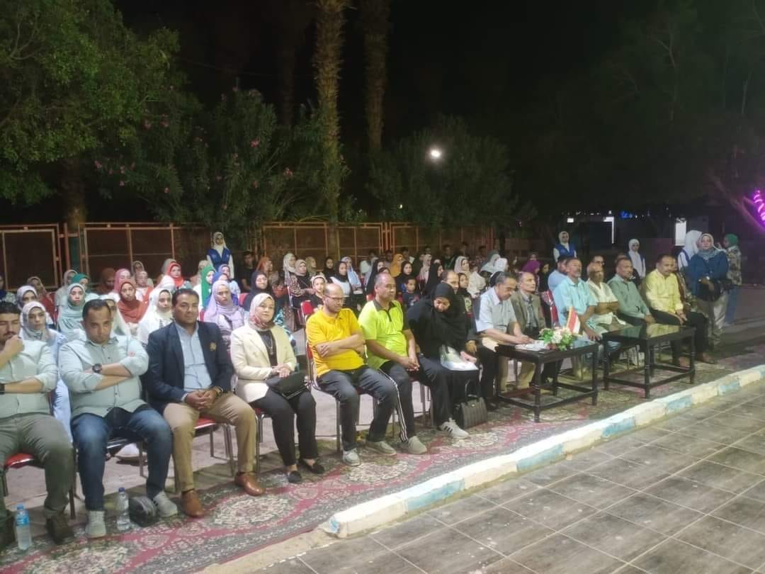 مركز شباب الخارجة يحتفل بمناسبة مرور 20 عامًا على برلمان الشباب