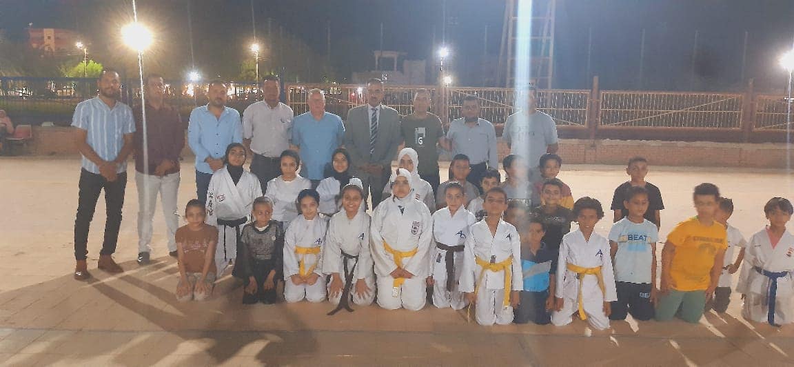  مدير عام الشباب والرياضة بالوادي الجديد يتابع اعمال صالة الاسكواش بعد التطوير