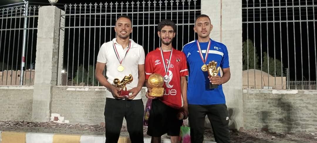 جوائز الأنشطة الصيفية في مركز شباب اللواء صبيح بالفرافرة