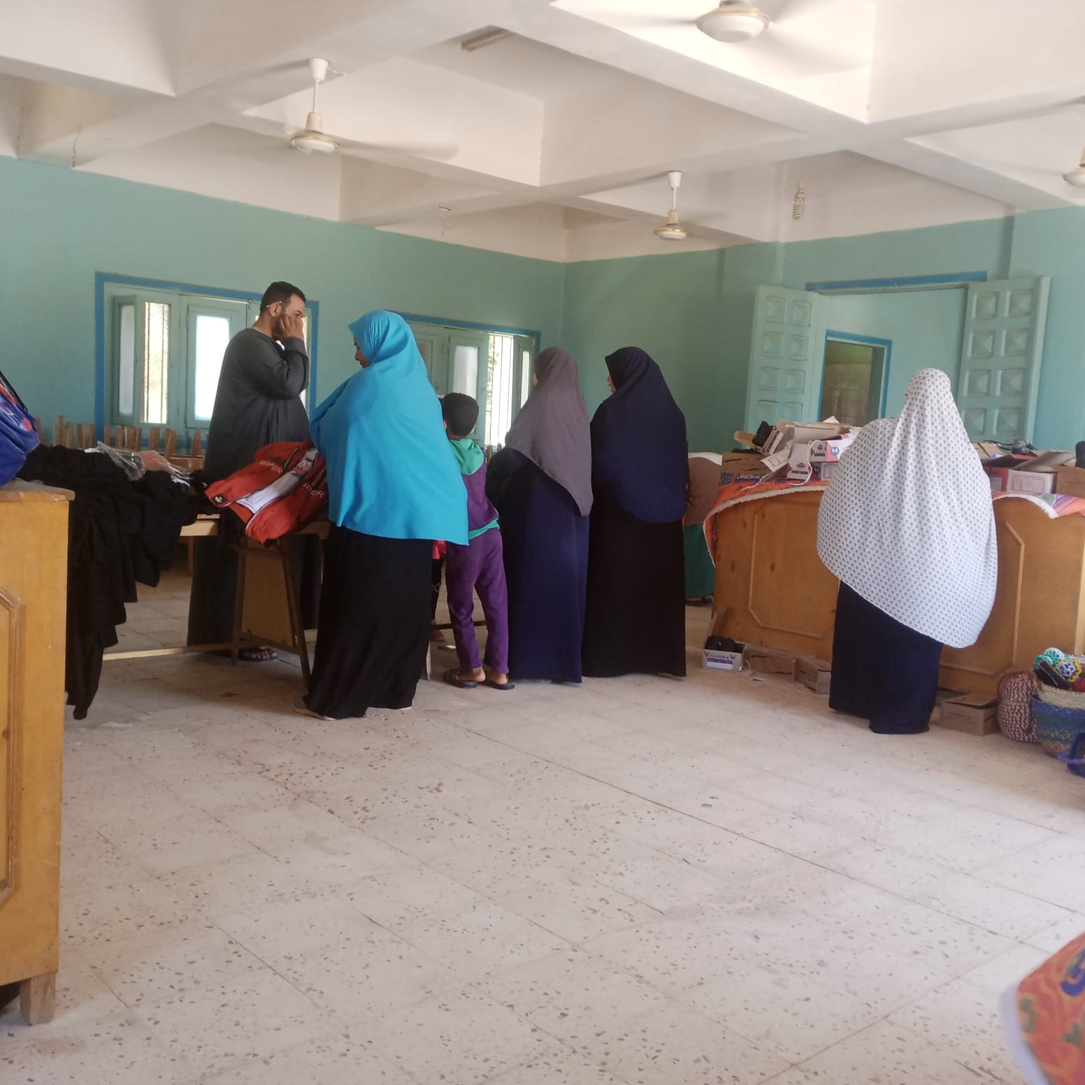 معرض لتسويق منتجات الشباب الحرفية والتراثية في مركز شباب المكس القبلى بباريس 