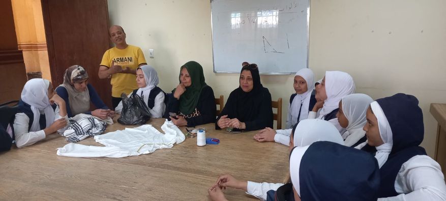 تنفيذ بلوزة سواريه في ورش التفصيل والخياطة بقصر ثقافة بني مر باسيوط