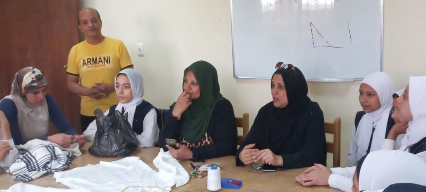 تنفيذ بلوزة سواريه في ورش التفصيل والخياطة بقصر ثقافة بني مر باسيوط